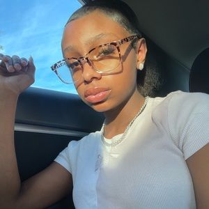 Meet your Posher, Mackenzie